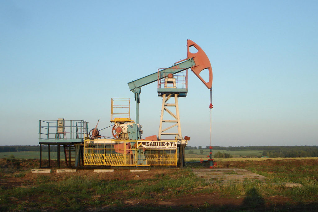 Oil_pump_Bashneft-cropped