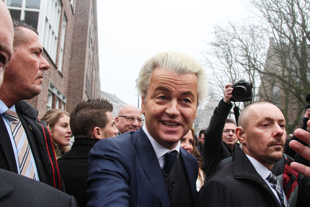 Geert_Wilders_tijdens_een_politieke_campagne_in_Spijkenisse