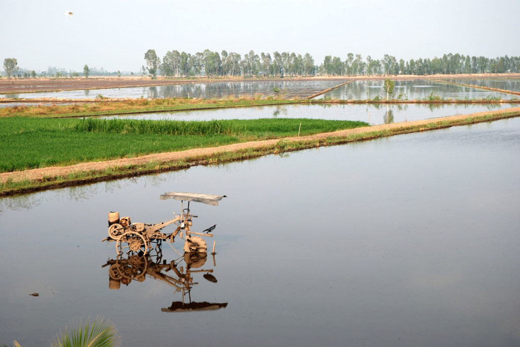 Tractor_Mekong_Delta_Vietnam-resized