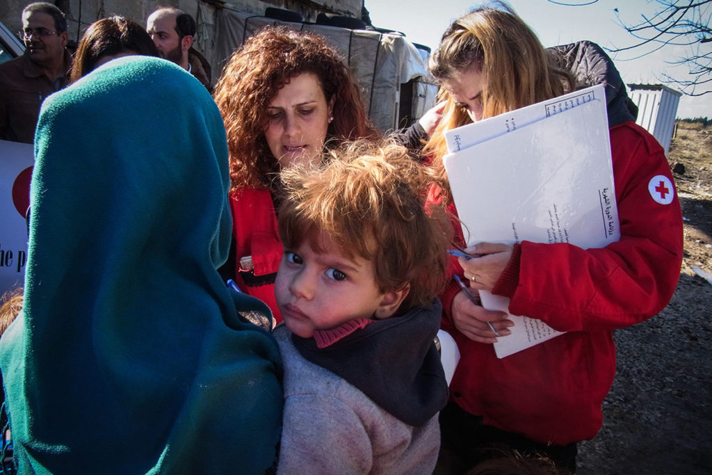 Lebanon: Akkar camp, 4 January 2017

Lebanese Red Cross volunteers discusses health and hygiene issues with a Syrian women living in a refugee camp in northern Lebanon. 

Lebanese Red Cross provide assistance for Syrian refugees living in Lebanon. With the support of the People of Japan and the IFRC, emergency kits for women are distributed to residents, and hygiene promotion sessions are delivered. 

Photo: Maki Igarashi / IFRC